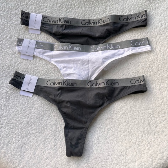 Extra Large Calvin Klein Thongs - Picture 1 of 9